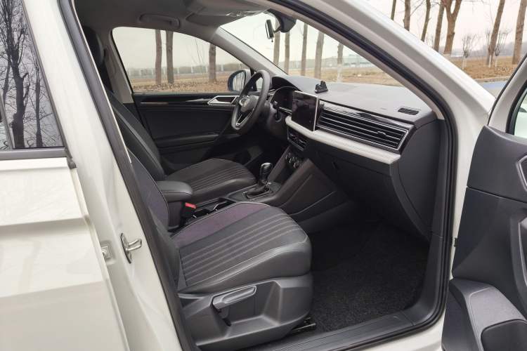 Used Volkswagen Tiguan L 2022 330TSI Automatic Two-Wheel Drive Comfort Edition Right Front Seat
