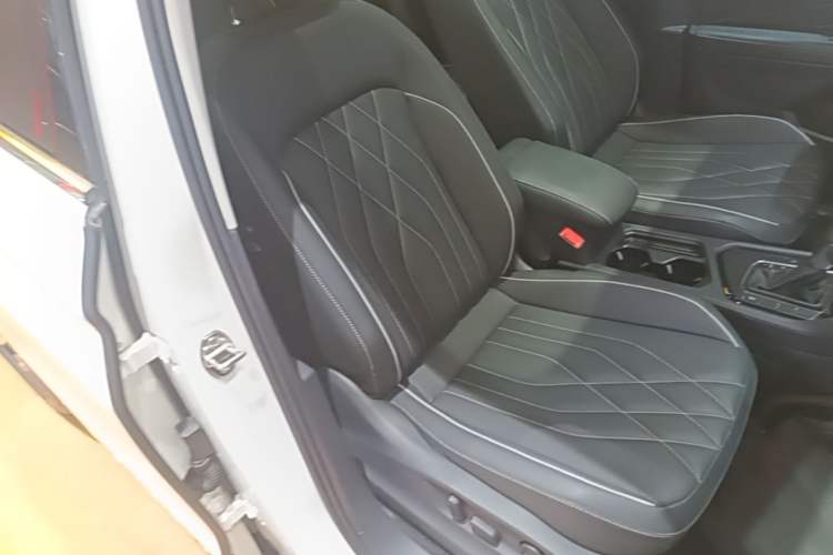 Used Volkswagen Tiguan L 2022 330TSI Automatic Two-Wheel Drive Smart Edition Right Front Seat