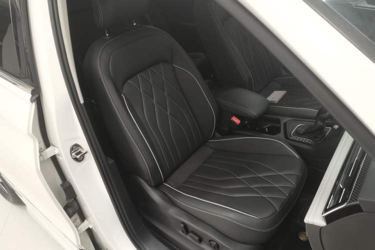Used Volkswagen Tiguan L 2022 330TSI Automatic Two-Wheel Drive R-Line Enhanced Edition Right Front Seat