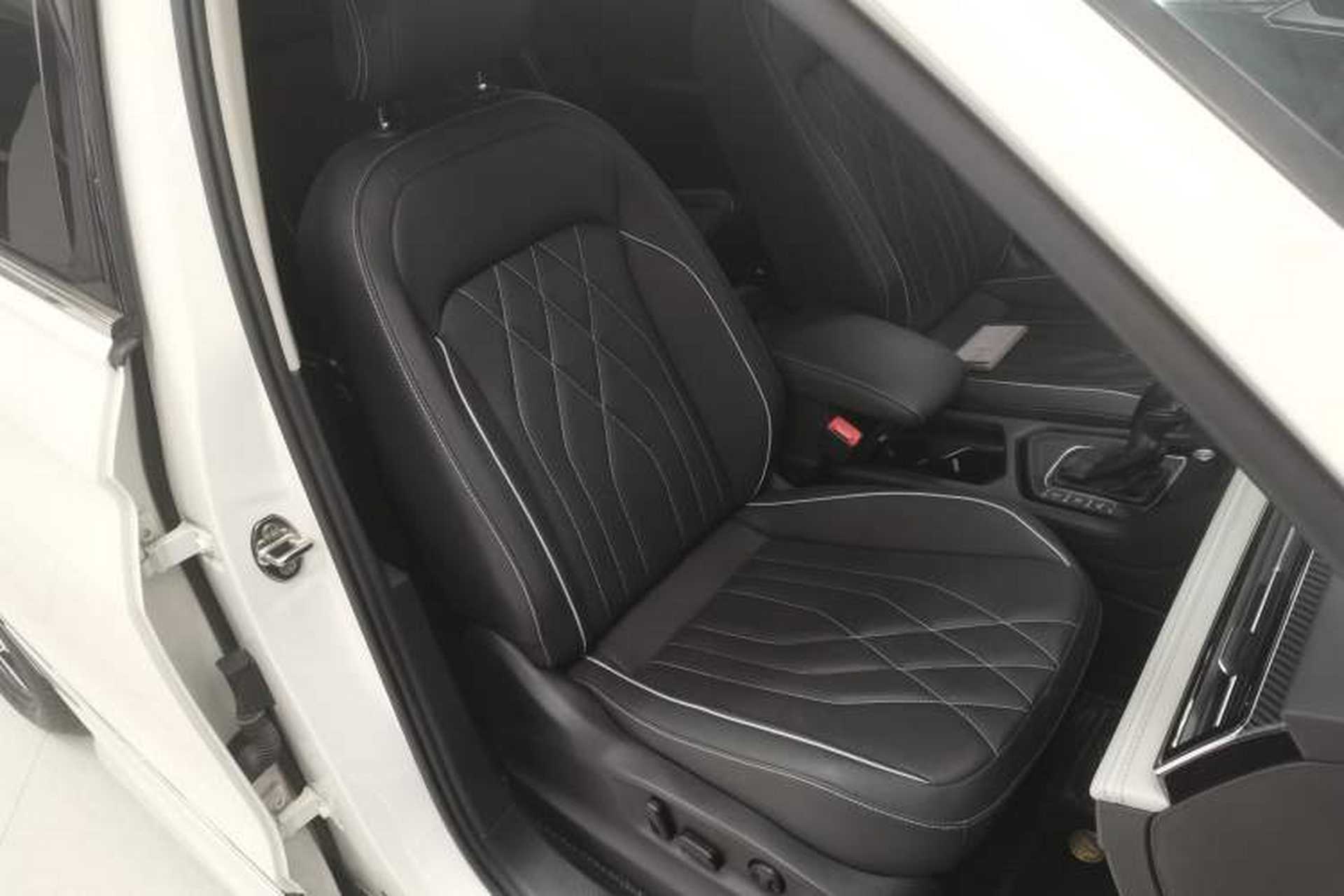 Used Volkswagen Tiguan L 2022 330TSI Automatic Two-Wheel Drive R-Line Enhanced Edition Right Front Seat