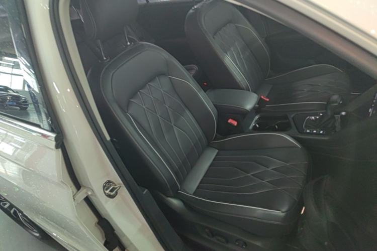 Used Volkswagen Tiguan L 2022 330TSI Automatic Two-Wheel Drive R-Line Enhanced Edition Right Front Seat