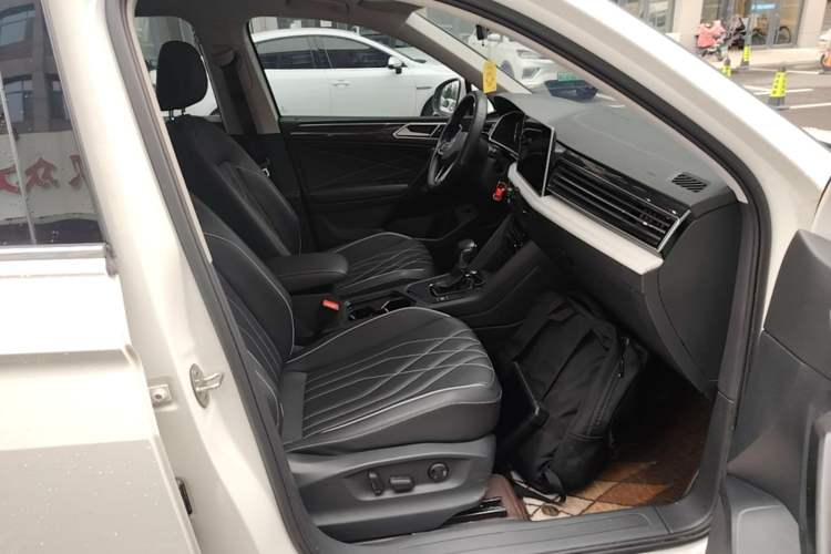 Used Volkswagen Tiguan L 2022 330TSI Automatic Two-Wheel Drive Smart Edition Right Front Seat