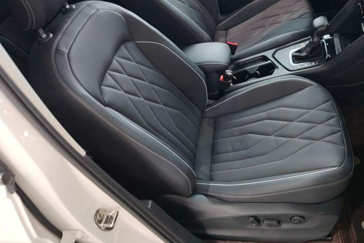 Used Volkswagen Tiguan L 2022 330TSI Automatic Two-Wheel Drive R-Line Enhanced Edition Right Front Seat
