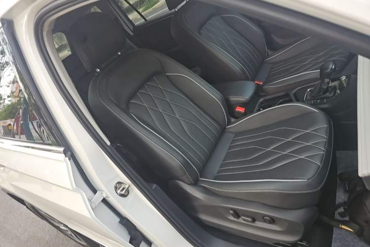 Used Volkswagen Tiguan L 2022 330TSI Automatic Two-Wheel Drive Smart Edition Right Front Seat