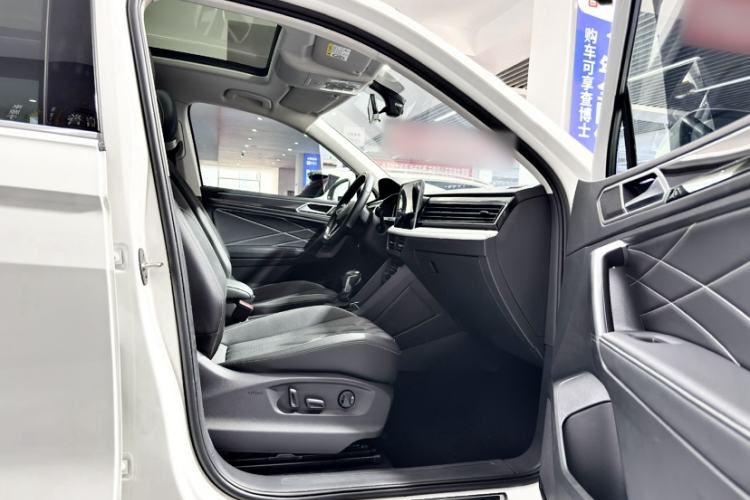 Used Volkswagen Tiguan L 2022 330TSI Automatic Two-Wheel Drive Smart Edition Right Front Seat