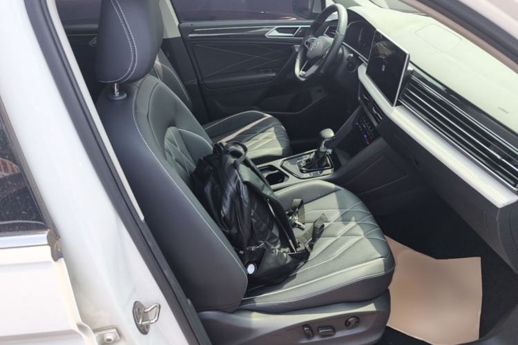 Used Volkswagen Tiguan L 2022 330TSI Automatic Two-Wheel Drive Smart Edition Right Front Seat