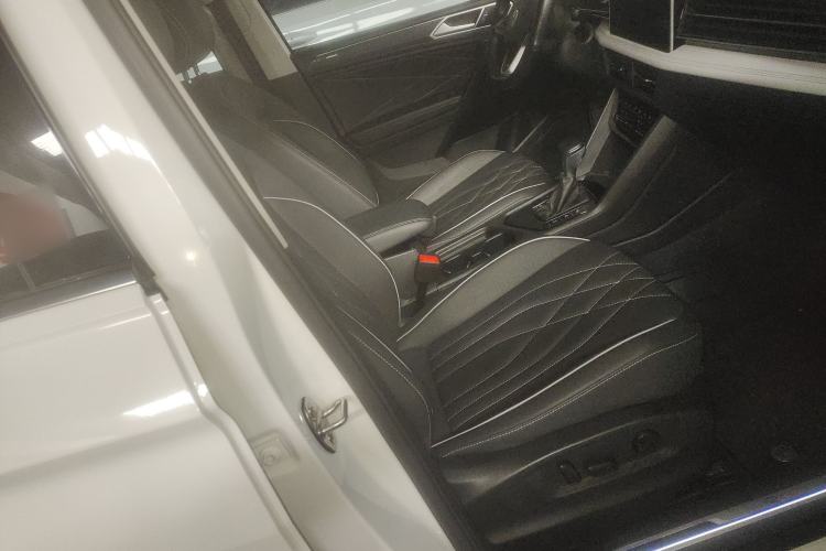 Used Volkswagen Tiguan L 2022 330TSI Automatic Two-Wheel Drive R-Line Enhanced Edition Right Front Seat