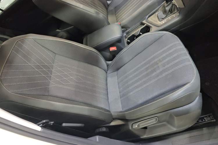 Used Volkswagen Tiguan L 2022 330TSI Automatic Two-Wheel Drive Comfort Edition Right Front Seat