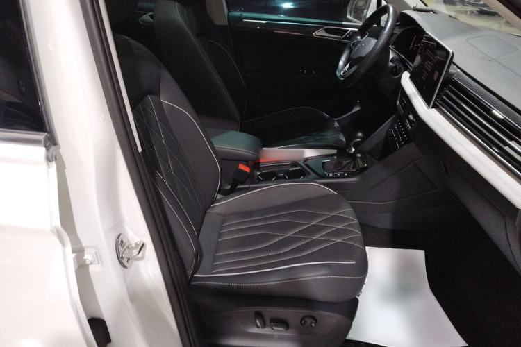 Used Volkswagen Tiguan L 2022 330TSI Automatic Two-Wheel Drive R-Line Enhanced Edition Right Front Seat