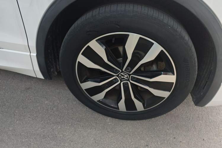Used Volkswagen Tiguan L 2022 330TSI Automatic Two-Wheel Drive R-Line Flagship Edition Right Front Wheel Hub