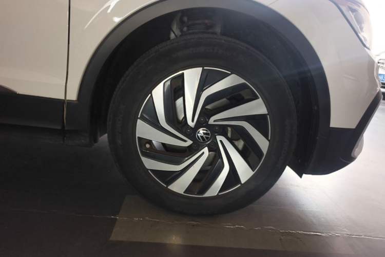 Used Volkswagen Tiguan L 2022 330TSI Automatic Two-Wheel Drive Smart Edition Right Front Wheel Hub