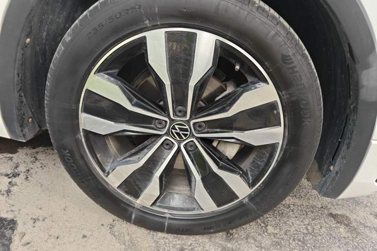 Used Volkswagen Tiguan L 2022 330TSI Automatic Two-Wheel Drive R-Line Flagship Edition Right Front Wheel Hub