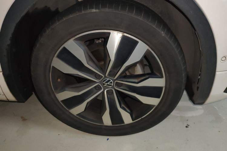 Used Volkswagen Tiguan L 2022 330TSI Automatic Two-Wheel Drive R-Line Enhanced Edition Right Front Wheel Hub