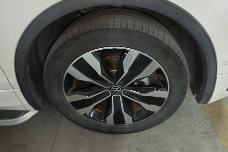Used Volkswagen Tiguan L 2022 330TSI Automatic Two-Wheel Drive R-Line Enhanced Edition Right Front Wheel Hub