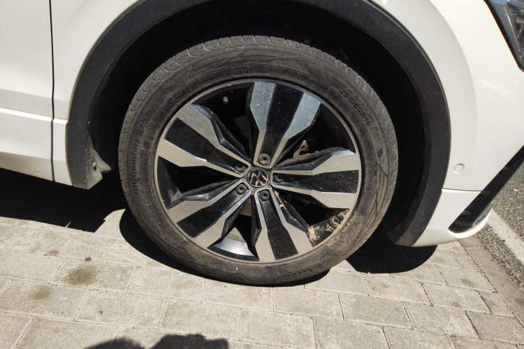 Used Volkswagen Tiguan L 2022 330TSI Automatic Two-Wheel Drive R-Line Enhanced Edition Right Front Wheel Hub