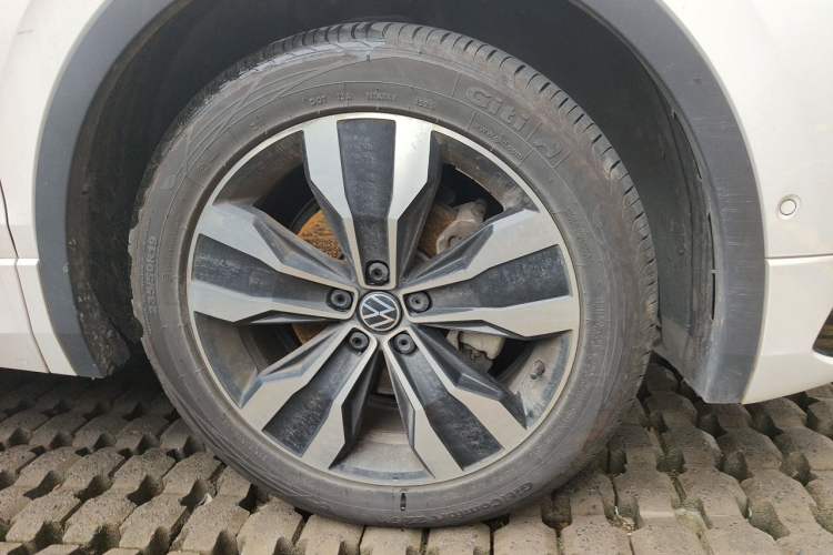 Used Volkswagen Tiguan L 2022 330TSI Automatic Two-Wheel Drive R-Line Enhanced Edition Right Front Wheel Hub