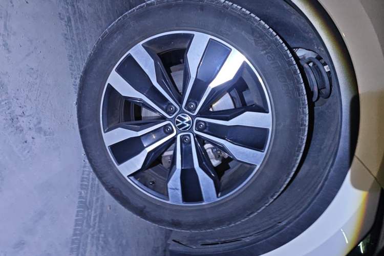Used Volkswagen Tiguan L 2022 330TSI Automatic Two-Wheel Drive R-Line Enhanced Edition Right Front Wheel Hub