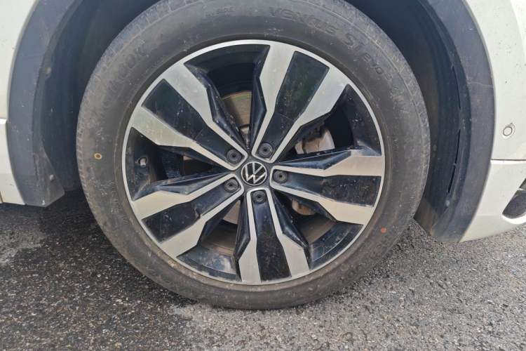 Used Volkswagen Tiguan L 2022 330TSI Automatic Two-Wheel Drive R-Line Enhanced Edition Right Front Wheel Hub