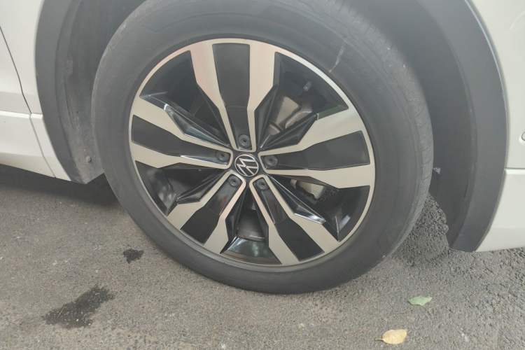 Used Volkswagen Tiguan L 2022 330TSI Automatic Two-Wheel Drive R-Line Enhanced Edition Right Front Wheel Hub