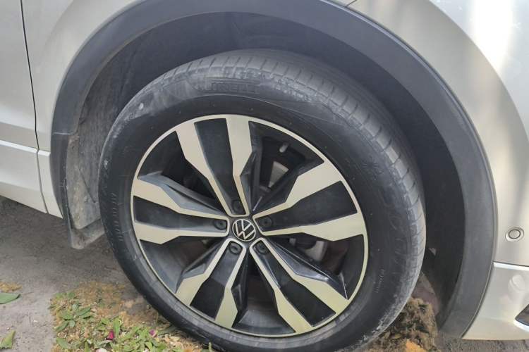 Used Volkswagen Tiguan L 2022 330TSI Automatic Two-Wheel Drive R-Line Enhanced Edition Right Front Wheel Hub