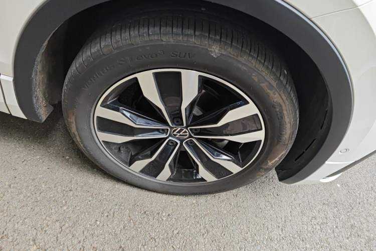 Used Volkswagen Tiguan L 2022 330TSI Automatic Two-Wheel Drive R-Line Enhanced Edition Right Front Wheel Hub