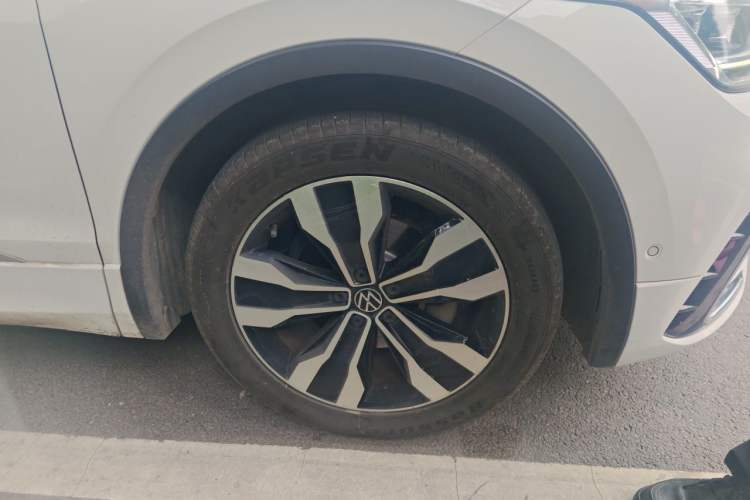 Used Volkswagen Tiguan L 2022 330TSI Automatic Two-Wheel Drive R-Line Enhanced Edition Right Front Wheel Hub