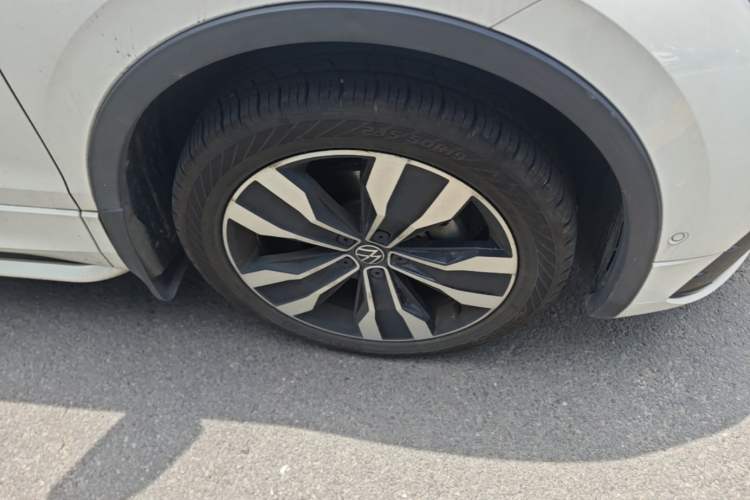 Used Volkswagen Tiguan L 2022 330TSI Automatic Two-Wheel Drive R-Line Enhanced Edition Right Front Wheel Hub