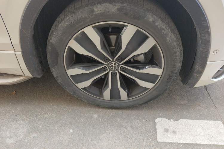 Used Volkswagen Tiguan L 2022 330TSI Automatic Two-Wheel Drive R-Line Enhanced Edition Right Front Wheel Hub