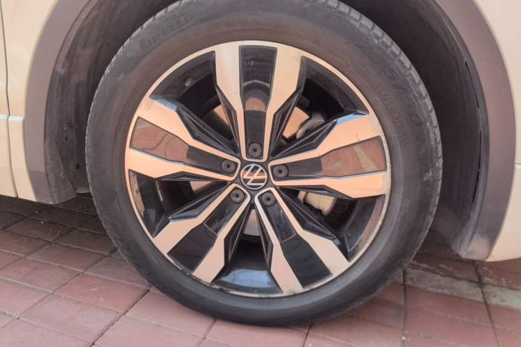 Used Volkswagen Tiguan L 2022 330TSI Automatic Two-Wheel Drive R-Line Enhanced Edition Right Front Wheel Hub