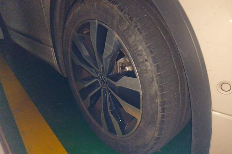 Used Volkswagen Tiguan L 2022 330TSI Automatic Two-Wheel Drive R-Line Enhanced Edition Right Front Wheel Hub