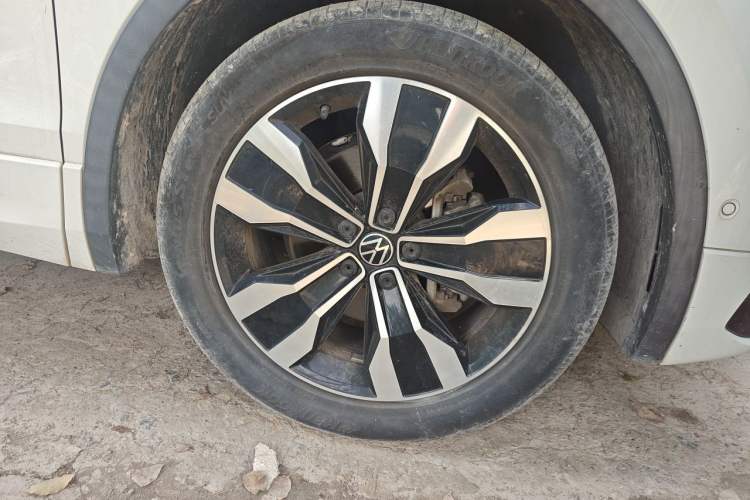 Used Volkswagen Tiguan L 2022 330TSI Automatic Two-Wheel Drive R-Line Enhanced Edition Right Front Wheel Hub