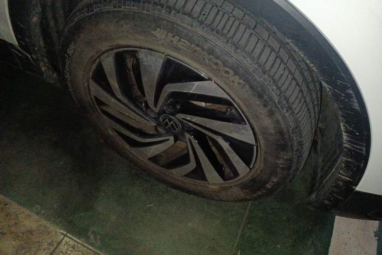 Used Volkswagen Tiguan L 2022 330TSI Automatic Two-Wheel Drive Smart Edition Right Front Wheel Hub