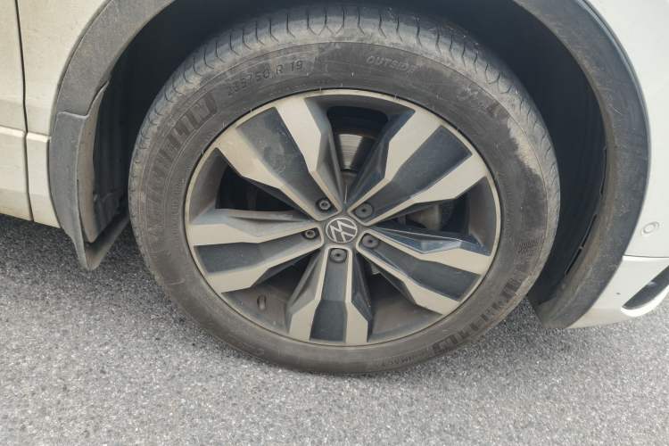 Used Volkswagen Tiguan L 2022 330TSI Automatic Two-Wheel Drive R-Line Enhanced Edition Right Front Wheel Hub
