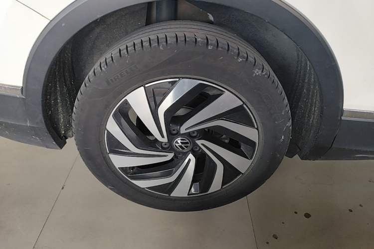 Used Volkswagen Tiguan L 2022 330TSI Automatic Two-Wheel Drive Smart Edition Right Rear Wheel Hub