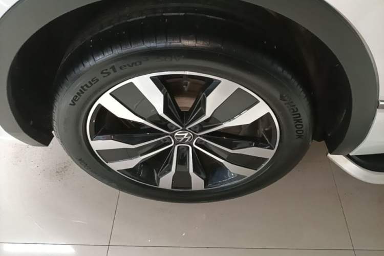Used Volkswagen Tiguan L 2022 330TSI Automatic Two-Wheel Drive R-Line Enhanced Edition Right Rear Wheel Hub