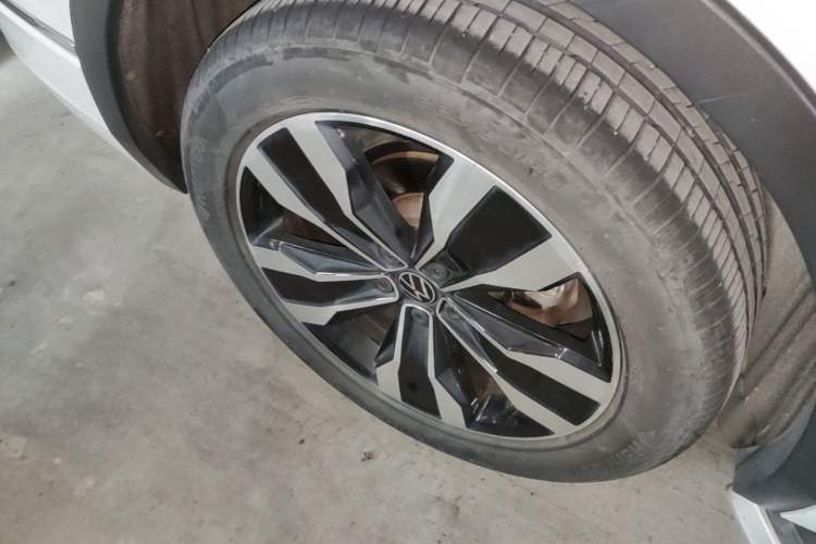 Used Volkswagen Tiguan L 2022 330TSI Automatic Two-Wheel Drive R-Line Enhanced Edition Right Rear Wheel Hub