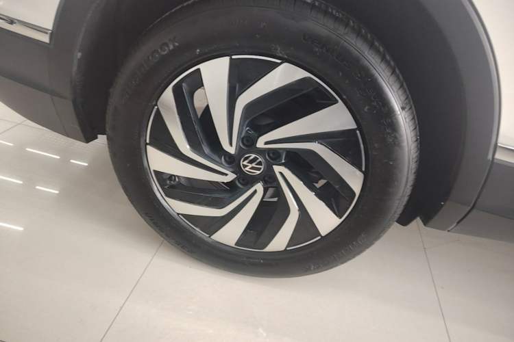 Used Volkswagen Tiguan L 2022 330TSI Automatic Two-Wheel Drive Smart Edition Right Rear Wheel Hub