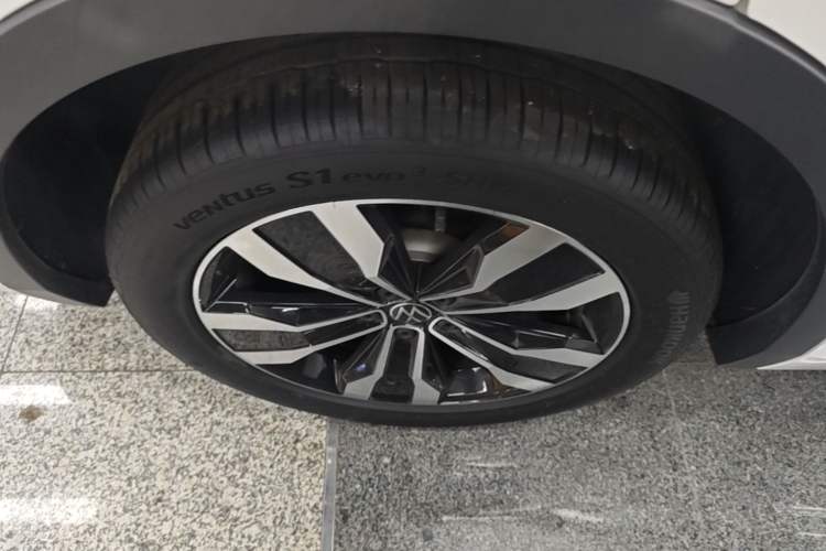 Used Volkswagen Tiguan L 2022 330TSI Automatic Two-Wheel Drive R-Line Enhanced Edition Right Rear Wheel Hub