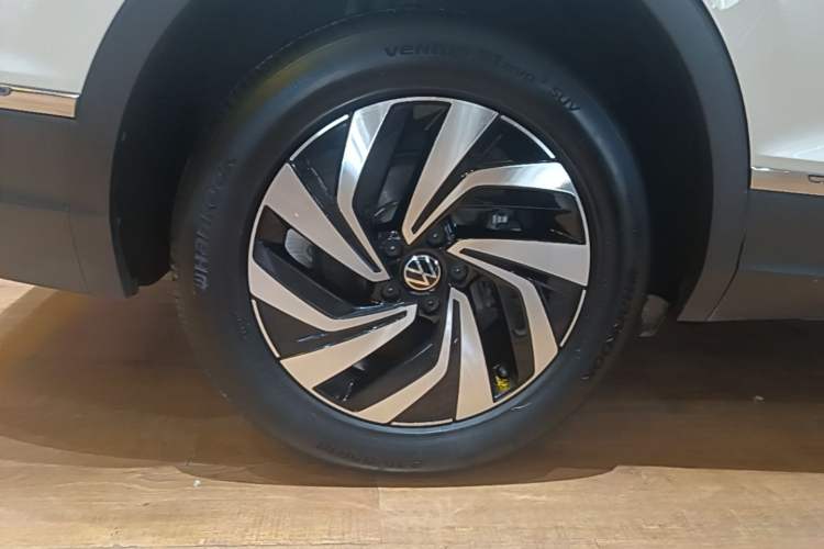 Used Volkswagen Tiguan L 2022 330TSI Automatic Two-Wheel Drive Smart Edition Right Rear Wheel Hub
