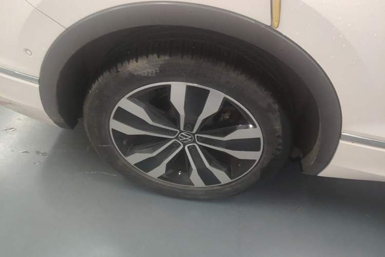 Used Volkswagen Tiguan L 2022 330TSI Automatic Two-Wheel Drive R-Line Enhanced Edition Right Rear Wheel Hub
