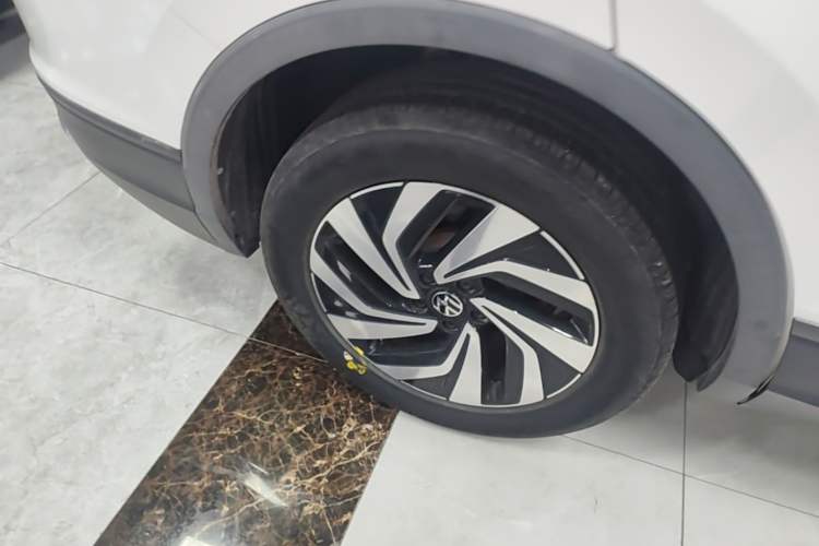 Used Volkswagen Tiguan L 2022 330TSI Automatic Two-Wheel Drive Comfort Edition Right Rear Wheel Hub
