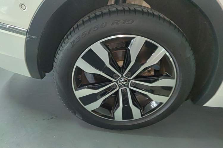 Used Volkswagen Tiguan L 2022 330TSI Automatic Two-Wheel Drive R-Line Enhanced Edition Right Rear Wheel Hub