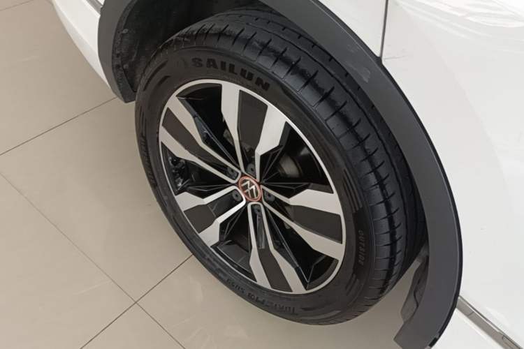 Used Volkswagen Tiguan L 2022 330TSI Automatic Two-Wheel Drive R-Line Enhanced Edition Right Rear Wheel Hub