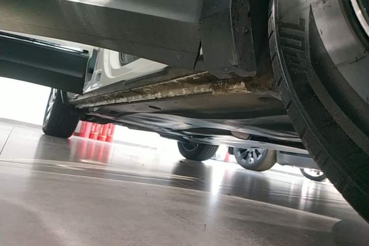 Used Volkswagen Tiguan L 2022 330TSI Automatic Two-Wheel Drive Smart Edition Right Side Sill
