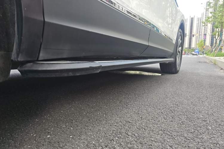 Used Volkswagen Tiguan L 2022 330TSI Automatic Two-Wheel Drive Smart Edition Right Side Sill