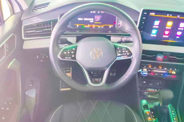 Used Volkswagen Tiguan L 2022 380TSI Automatic All-Wheel Drive R-Line Enhanced Comfort 7-Seater Steering Wheel