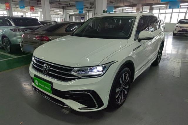 Volkswagen Tiguan L 2022 330TSI Automatic Two-Wheel Drive R-Line Enhanced Edition مستعملة