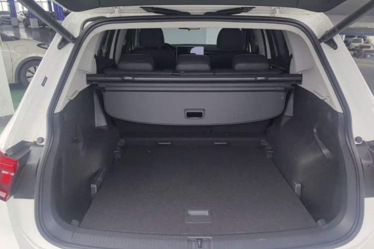 Used Volkswagen Tiguan L 2022 330TSI Automatic Two-Wheel Drive Smart Edition Trunk
