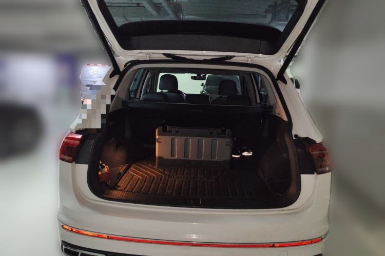 Used Volkswagen Tiguan L 2022 330TSI Automatic Two-Wheel Drive R-Line Enhanced Edition Trunk