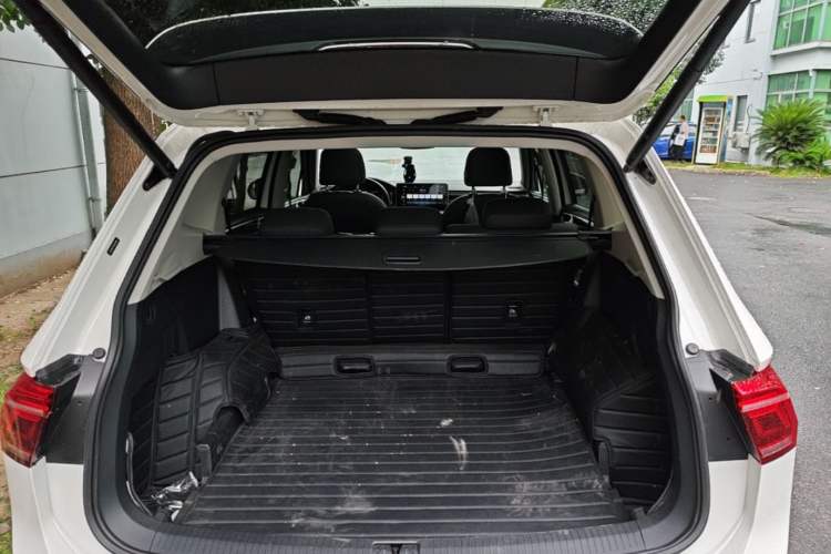 Used Volkswagen Tiguan L 2022 330TSI Automatic Two-Wheel Drive R-Line Enhanced Edition Trunk